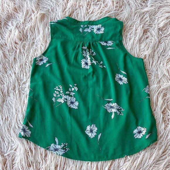 Green Sleeveless Blouse - Picture 4 of 4